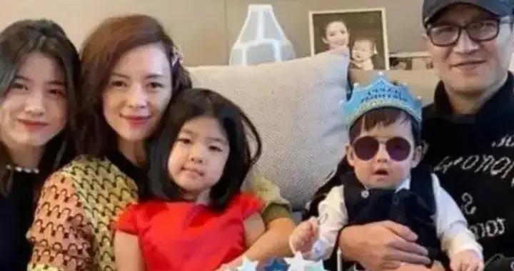 三亚过年汪峰女儿醒醒萌娃美照刷屏,基因颜值爆表