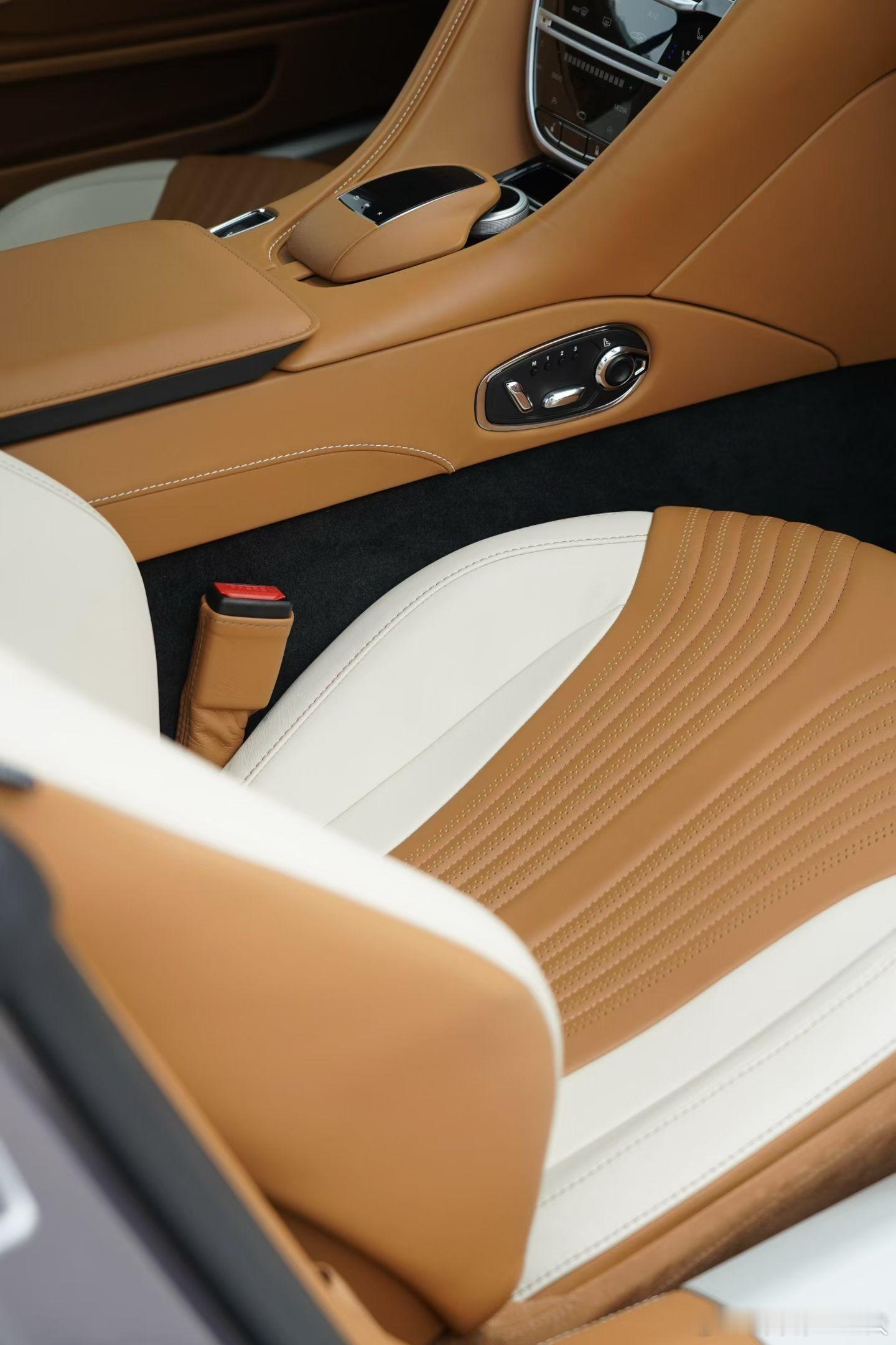 阿斯顿马丁DB11V8（国六排放）25年4858公里4858公里定制尚格