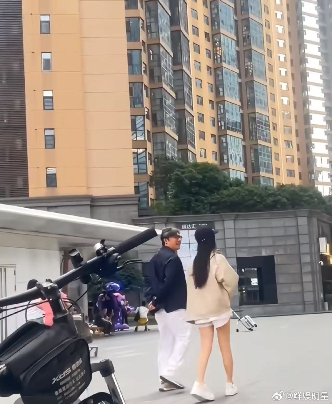 长沙偶遇李湘一家三口长沙偶遇李湘一家三口！网友长沙偶遇李湘一家三口