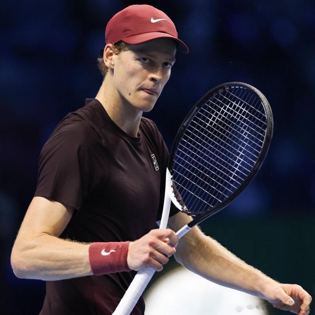 冷知识：辛纳近两年打出了另类历史级数据⭐️能够在同一赛季中至少打入网球赛历上五项