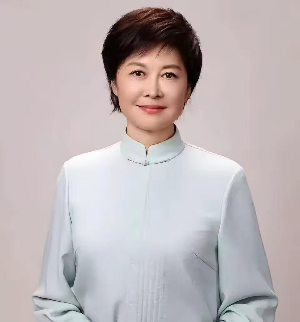 著名主持人敬一丹离世，她有3个特点：1、丈夫王梓木，华泰保险集团创始人，身家