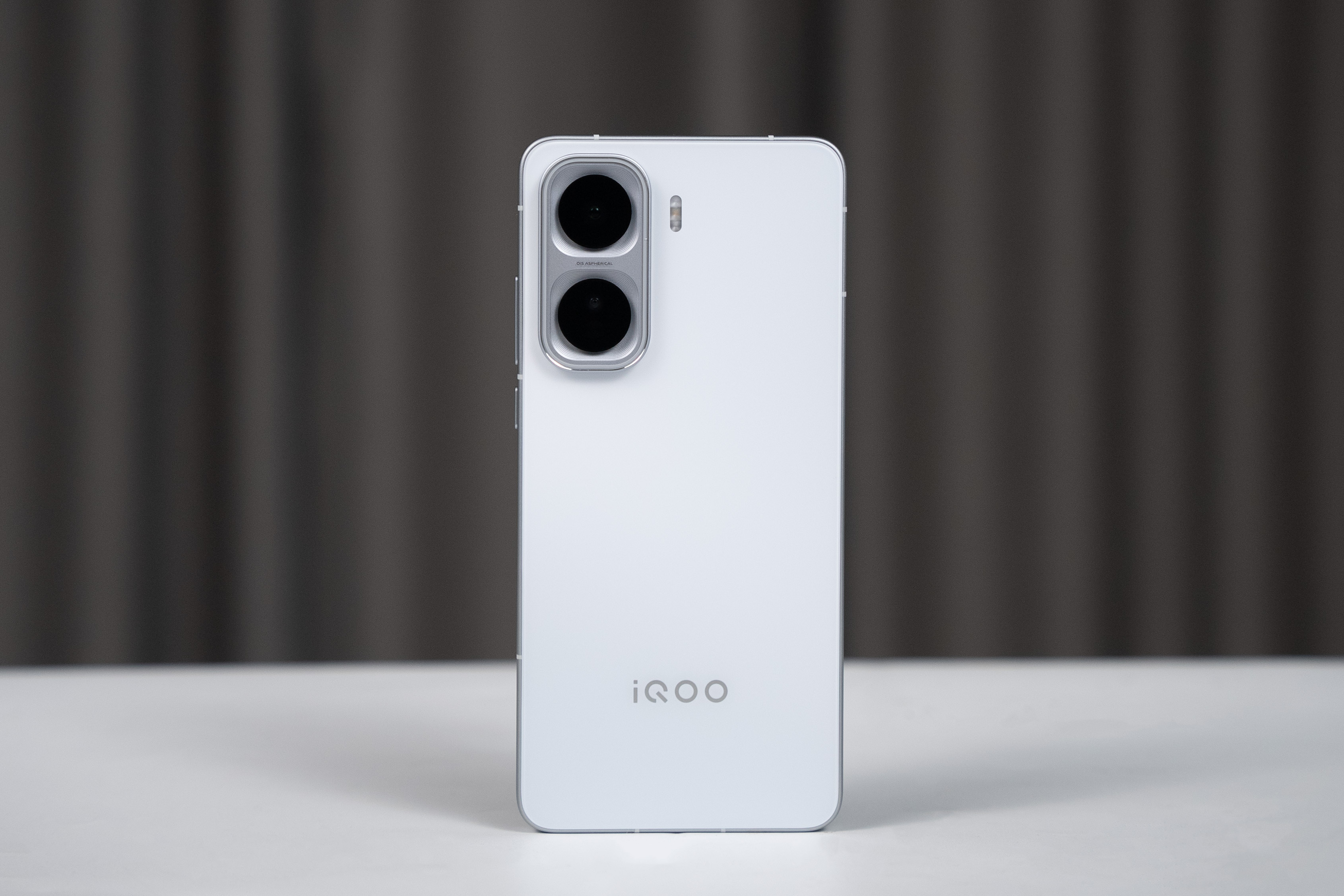 标准版也能大满配，屏幕独树一帜●屏幕这块基于京东方Q10+发光材料打造的屏幕，是