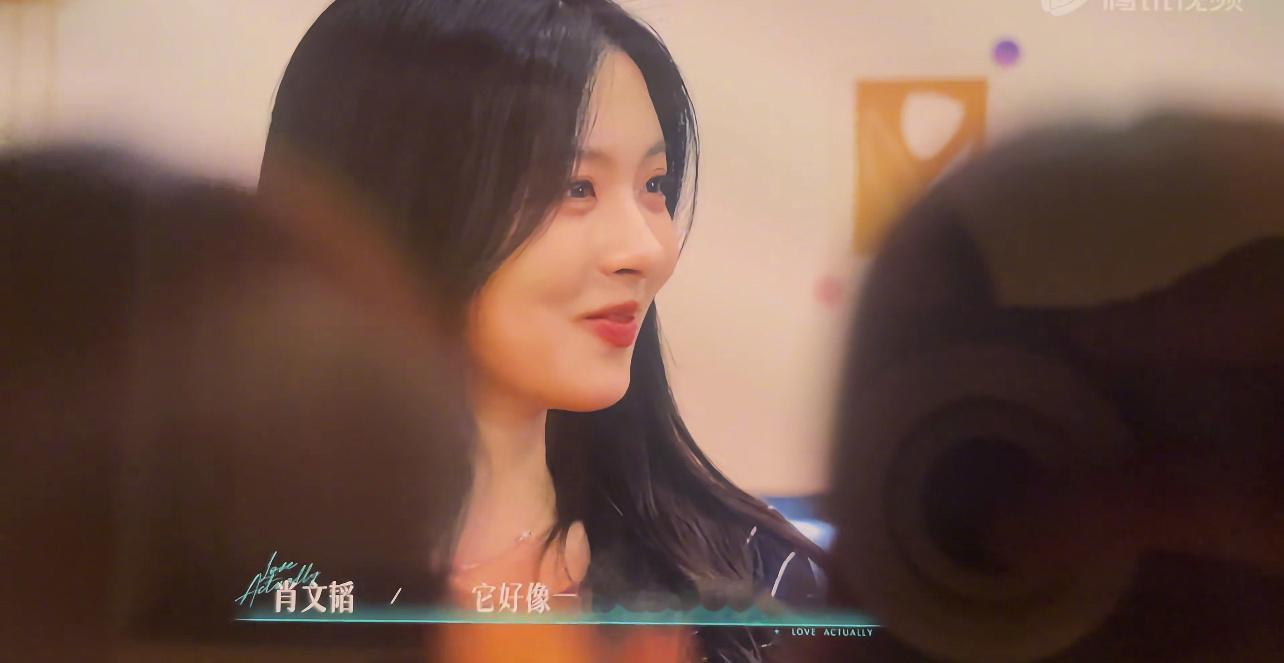 半熟恋人我的评分：柳柳害羞挡镜头半熟恋人这个柳柳真的好可爱，像小兔子一样乖周叔