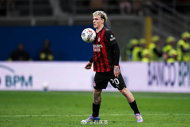 【小西门回应辱骂阿莱格里】希门尼斯对迪马济奥说道：“那事很愚蠢。我从不认为阿莱格