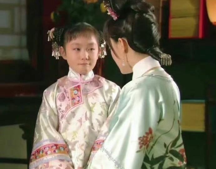 第一次知道《甄嬛传》里演小玉娆的演员，居然是孙俪同父异母的妹妹