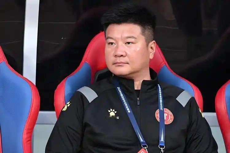 大羽要学瓜迪奥拉？辽宁铁人客场1比1战平青岛西海岸，拿到1分。可惜最后时刻姆本