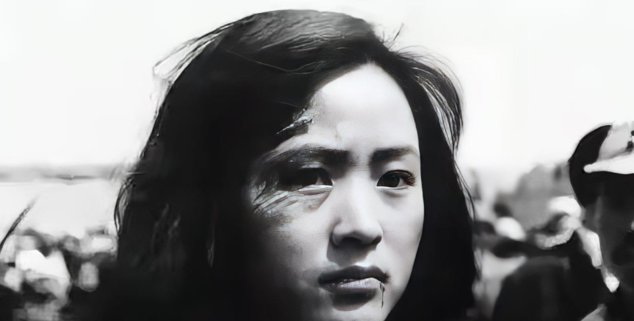 1937年，南京，日本兵抓住一个小女孩，一把解开皮带……小女孩哭喊道：“洋先生，