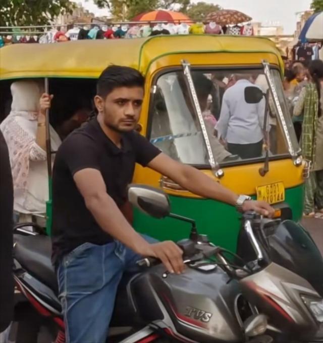 中国街上没有突突车，所以不如印度发达？最近一条印度网友的评论在中文互联网上引