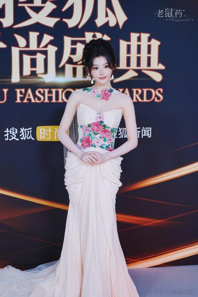 孔雪儿花仙子孔雪儿花仙子造型盘点～好权威的美貌