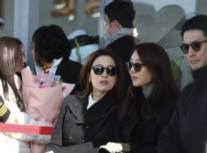 前三星太子妃，是真酷呢？与李在镕离婚16年，从来没有过交集，更别提和颜悦色了！