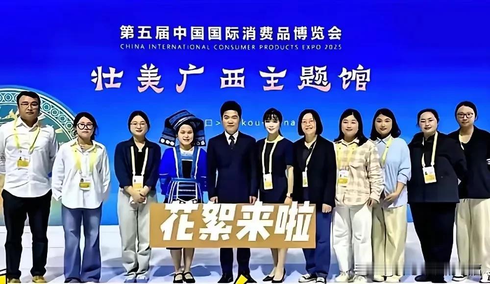 这宣传片拍的真好！就像p的一样，感觉是画，美的很不真实[笑着哭]董宇辉在最显眼的