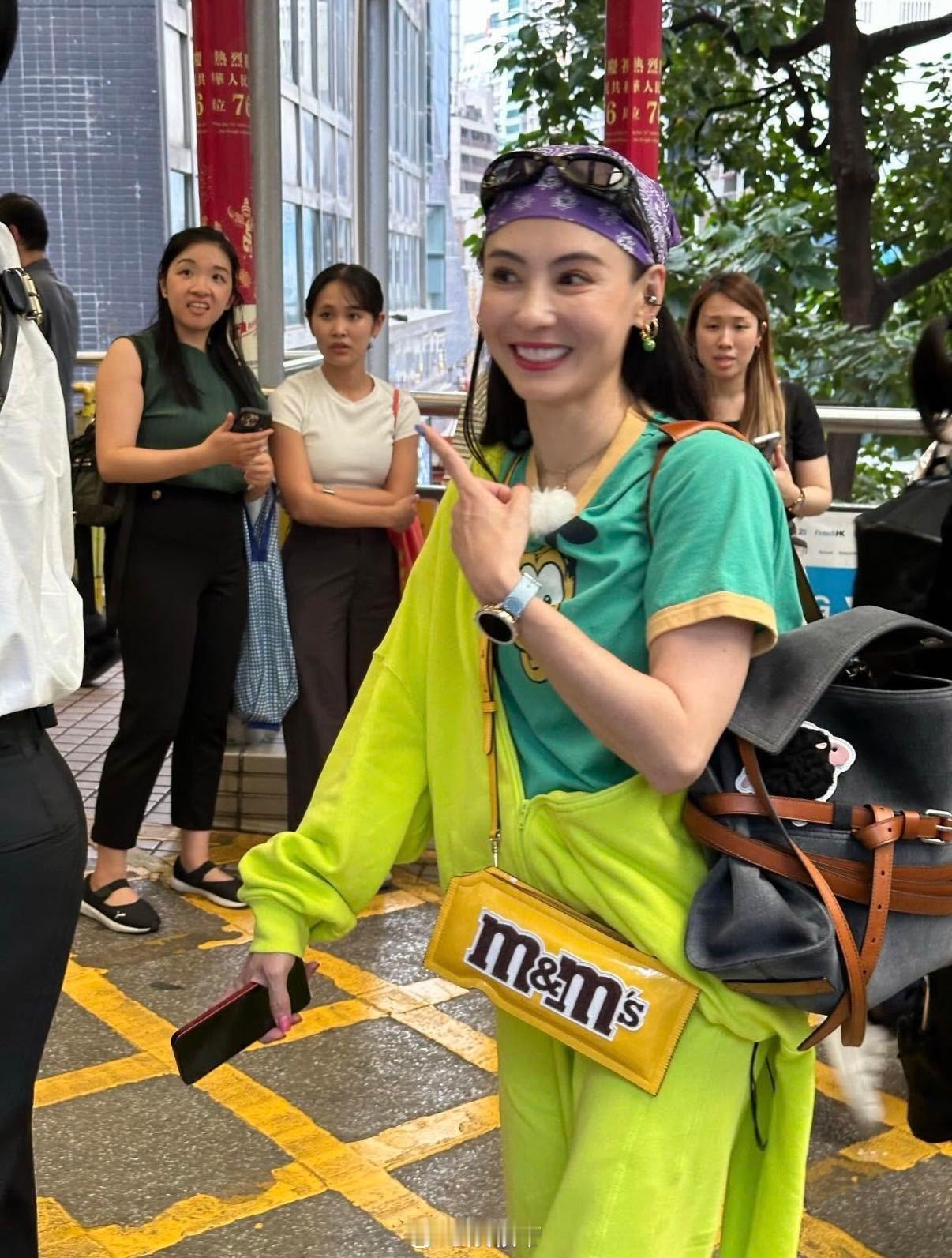 张柏芝说想成为刘嘉玲这种女人这是什么神仙友谊！张柏芝在vlog里坦言每次见到刘