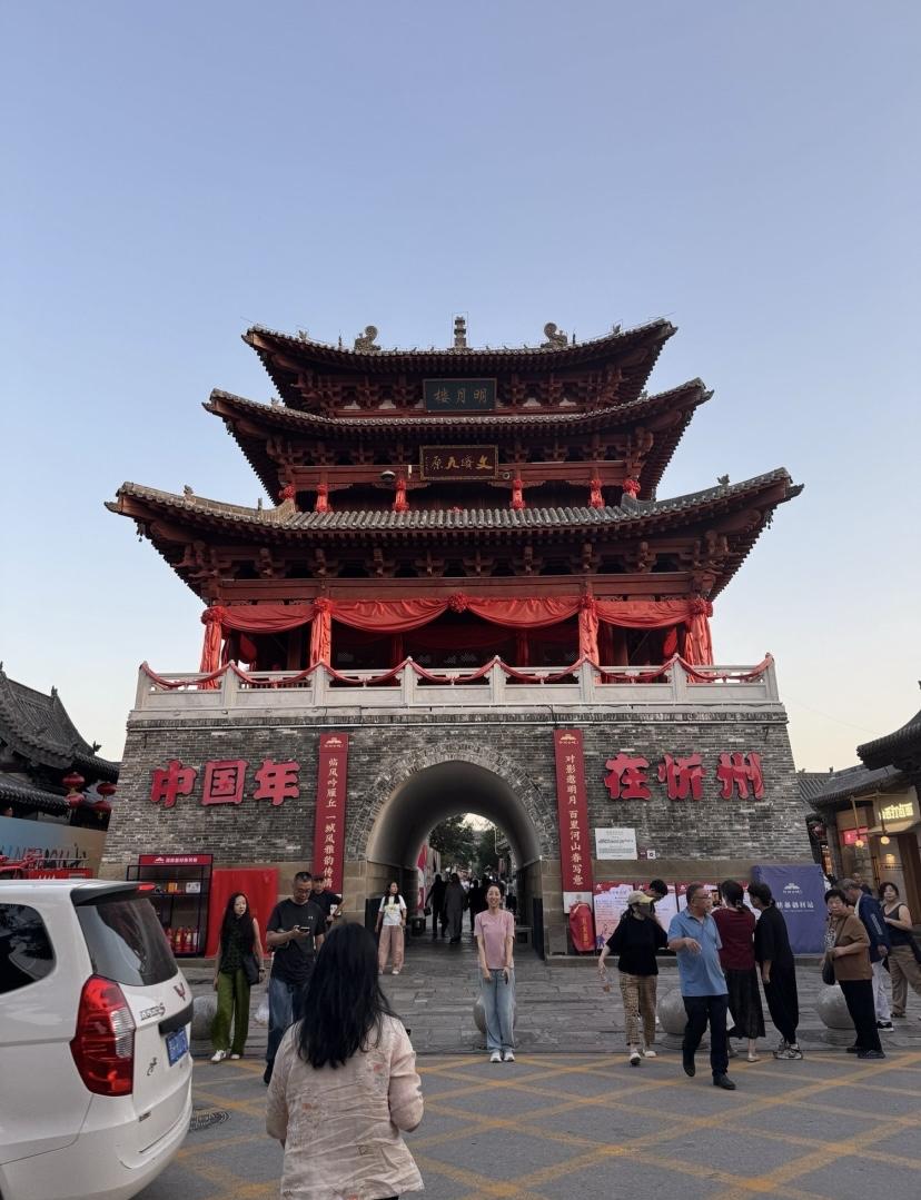 忻州古城在北方一众古城中并不出众，但与商业化浓郁的古城相比，这里的烟火气最是动人