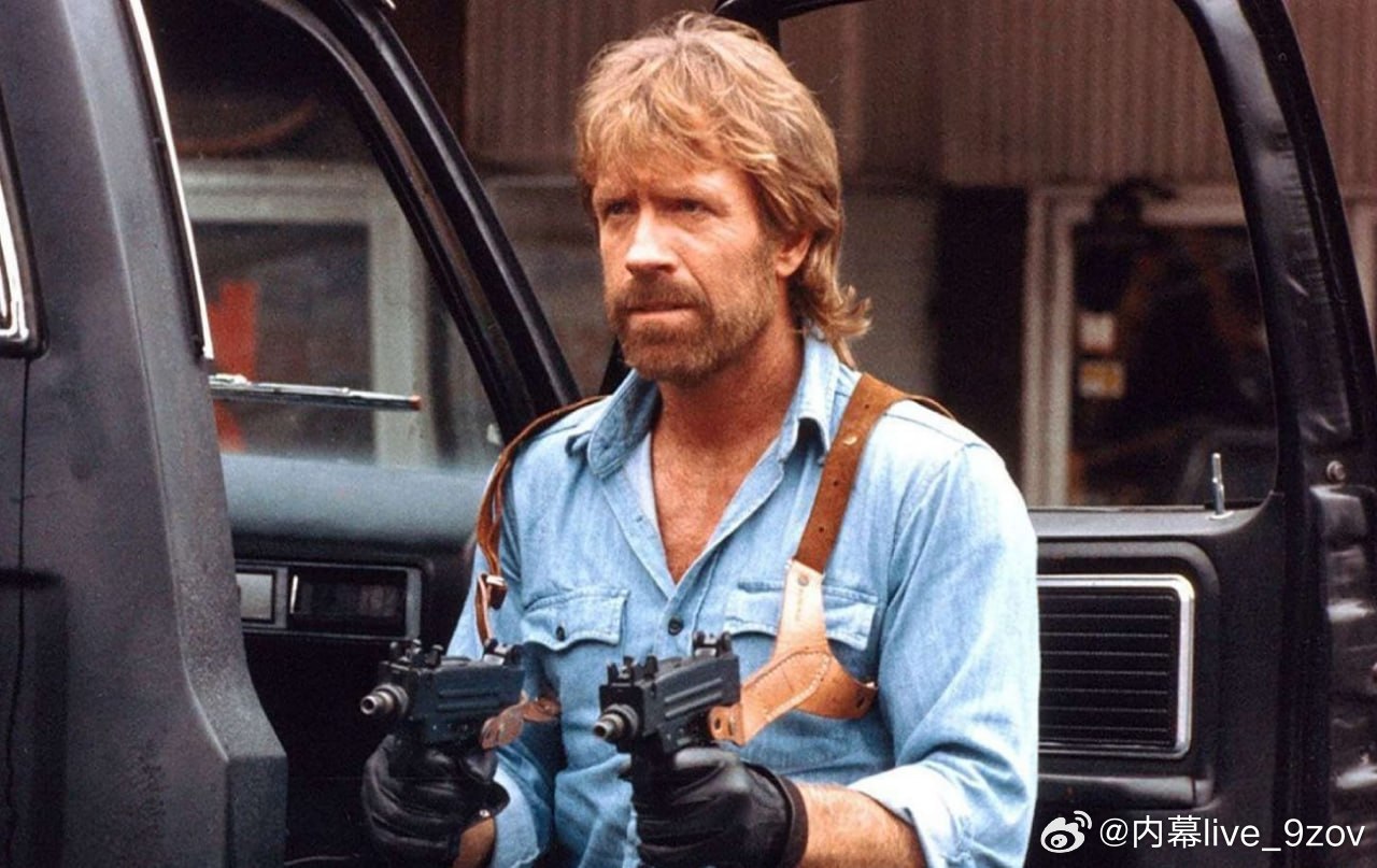 美国动作片演员、武术家查克·诺里斯去世，享年86岁。查克·诺里斯与李小龙是20世