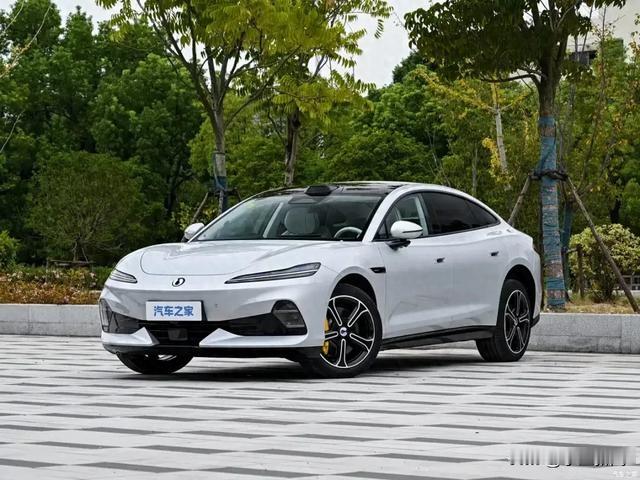 25.58万元起步的车，为什么把后轮转向做成了全系标配。这事放在3年前，你跟我说后轮转向全系标配，我