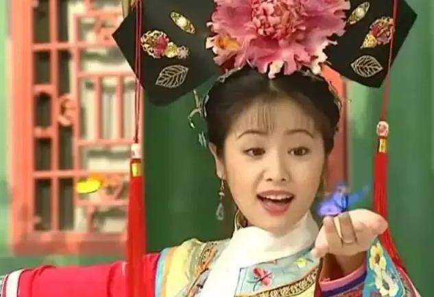 1745年，乾隆的宠妃苏氏生了女儿，乾隆欢喜的抱过女儿，可是看到女儿的手掌，他的