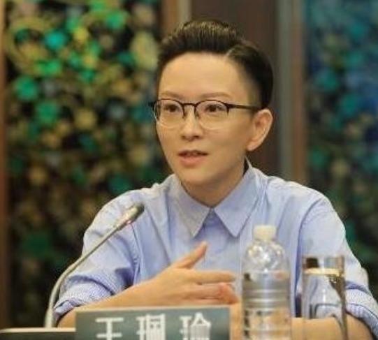 2017年，“京剧大腕”王珮瑜点评郭德纲：“郭老师不懂京剧，水平最多算个票友，相