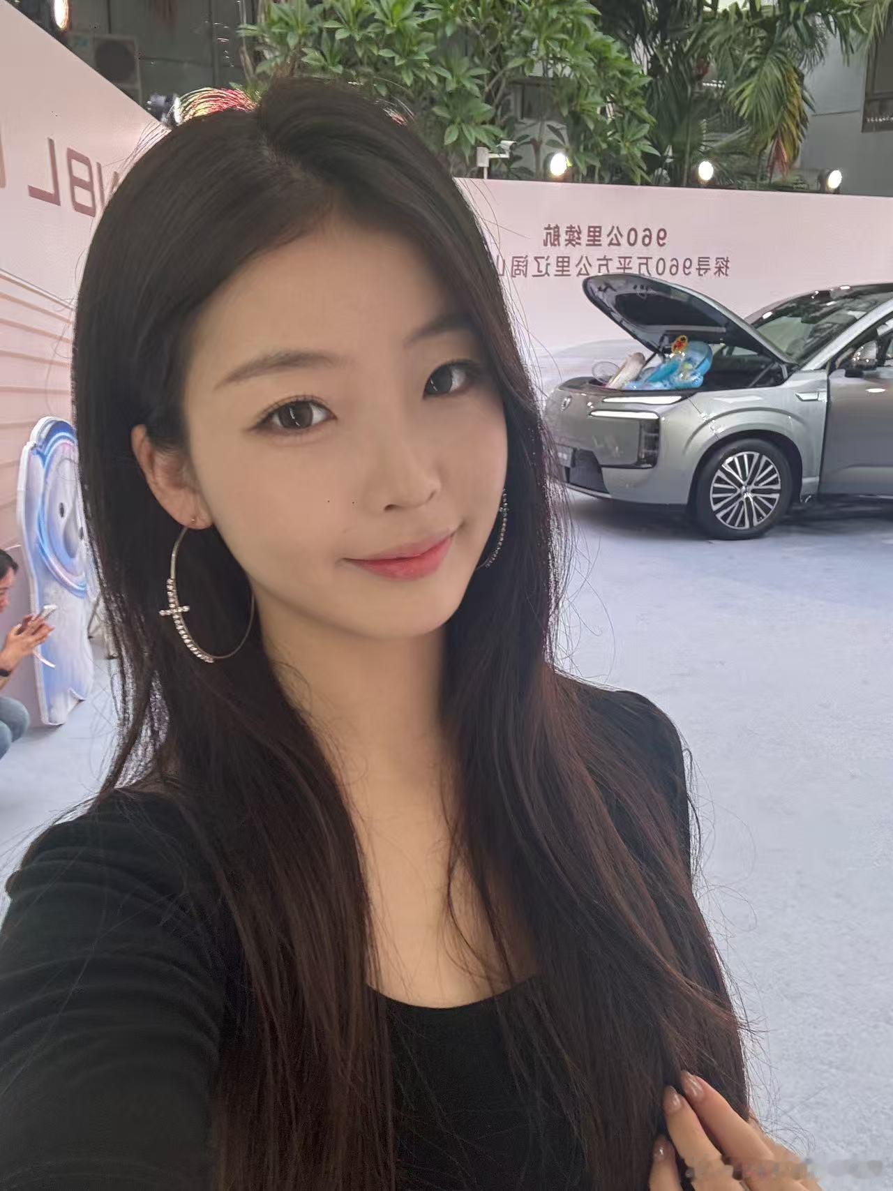 家人们！腾势N8L发布会现场打卡谁懂啊！已经开始疯狂脑补全家坐大六座出游的快乐期