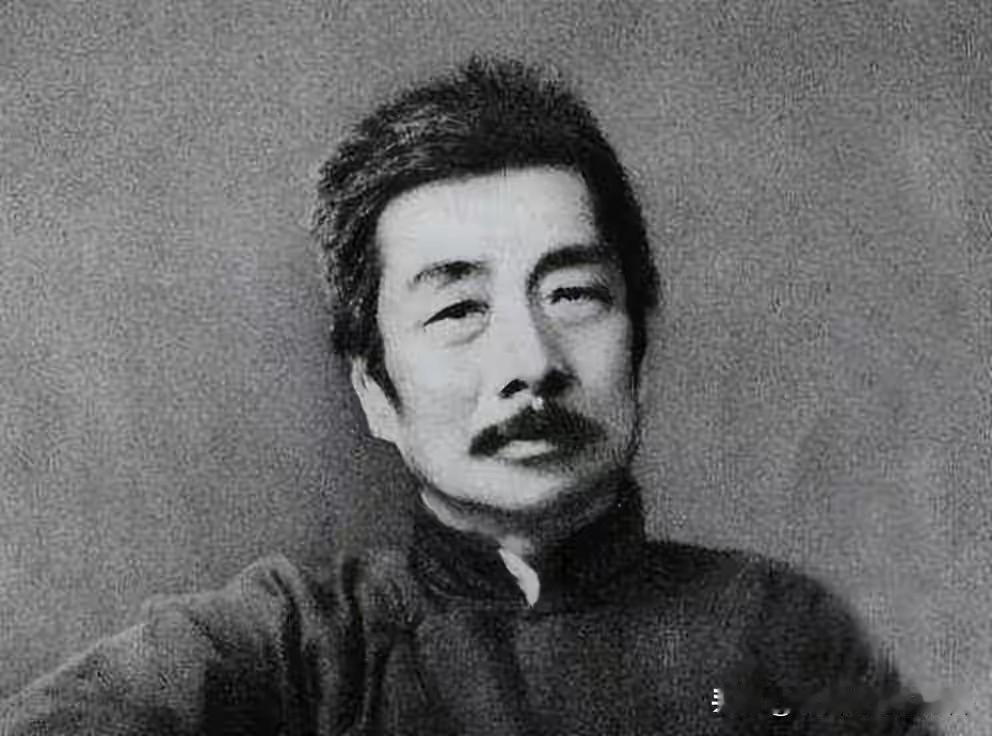 都说清朝文字狱是为了防着“反清复明”，可鲁迅翻完故宫那堆档案，乐了。他以为能