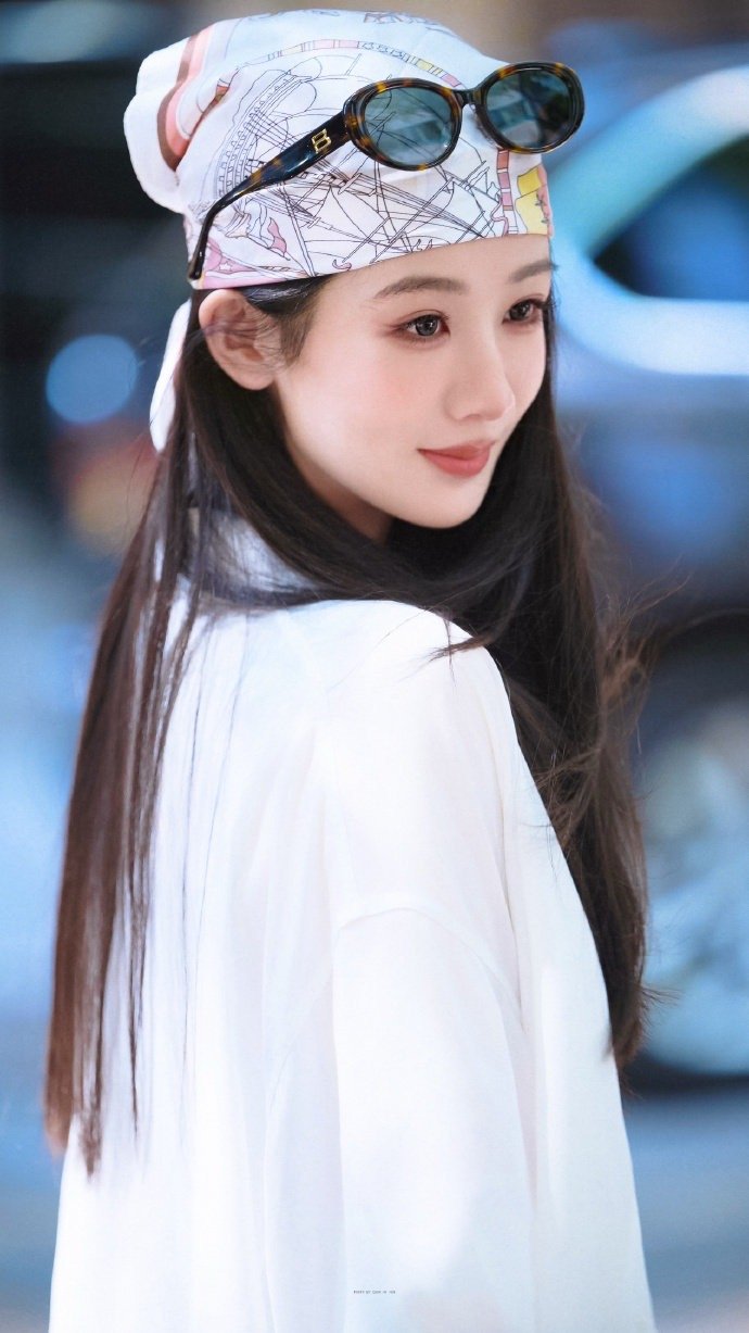 杨紫玉兰花开君再来💜杨紫董竹君你不是一本畅销书，但在我眼里是经典，很耐读，