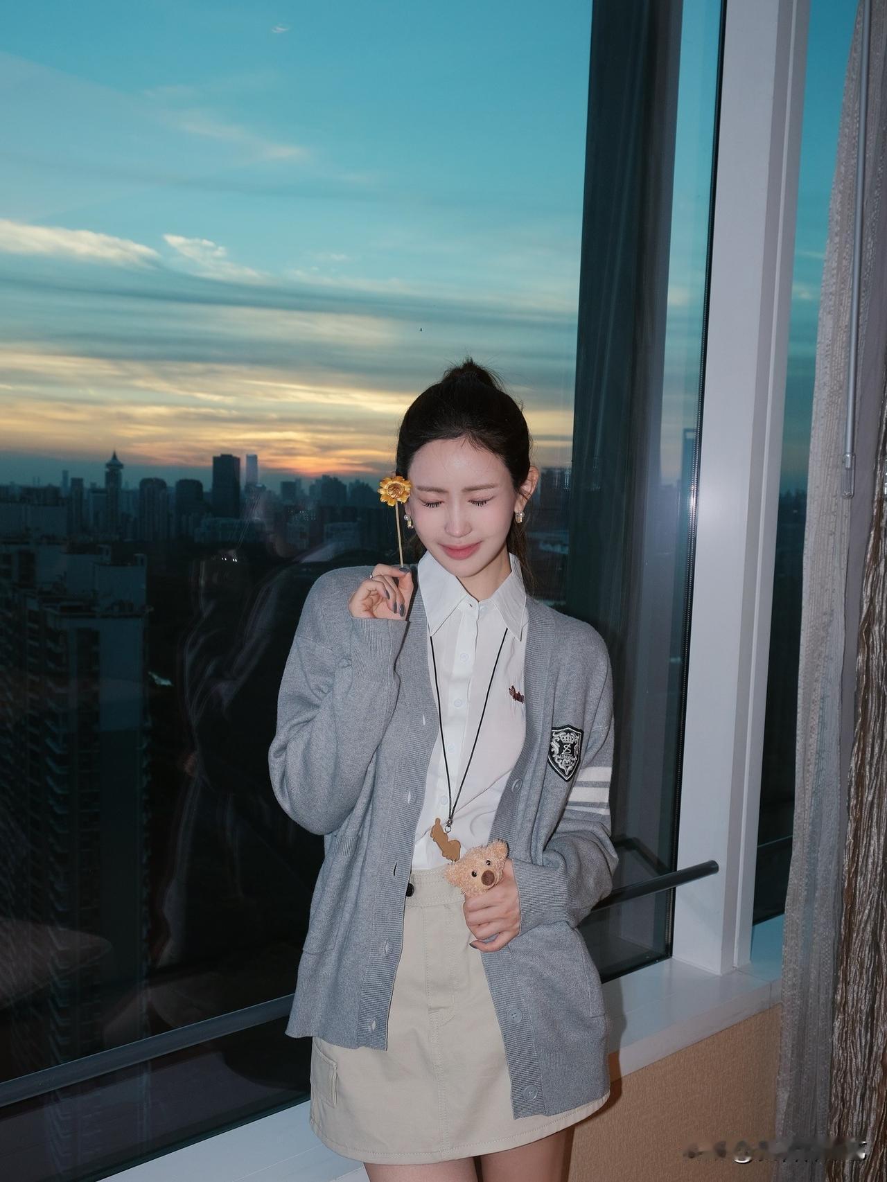 19日，演员李多海在个人Instagram上上传了多张照片。照片中，李多海以上海