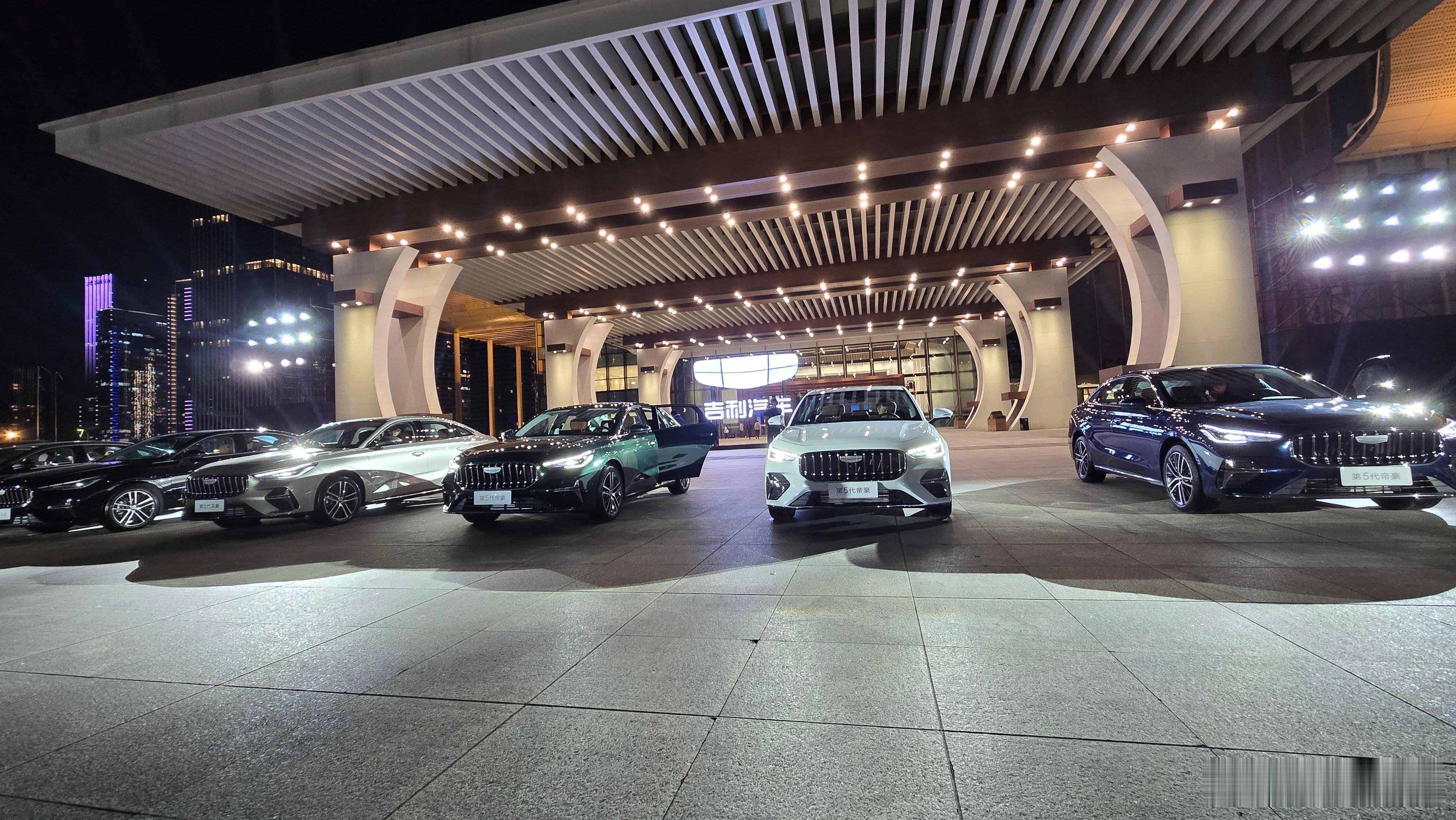 中国第一台销量超400万辆的家轿，是帝豪。帝豪也已经走过16年了，这16年也算是