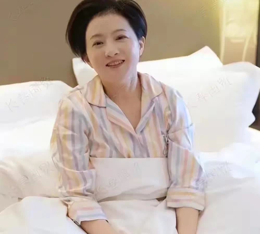 44岁金铭现状：单身住豪宅，靠接商演赚钱，自称接受孤独享受孤独