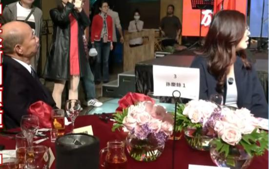 韩国瑜和郑丽文中间的距离，差的不止一个人。今天岛内的媒体都在报道“中华眷村文