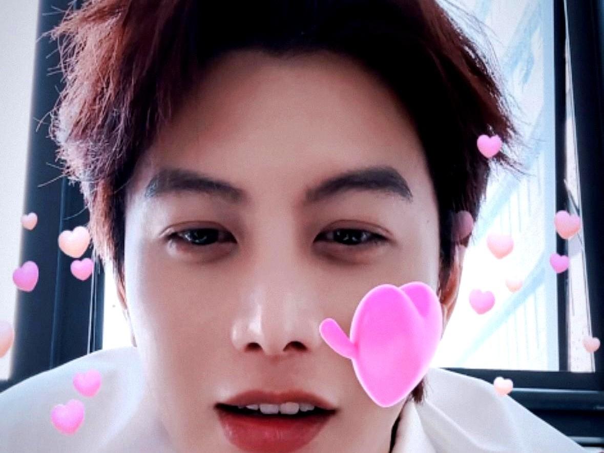 网上吹得神乎其神，说短剧演员一天能挣五六万，一个月轻松三十万。可所谓的短剧一