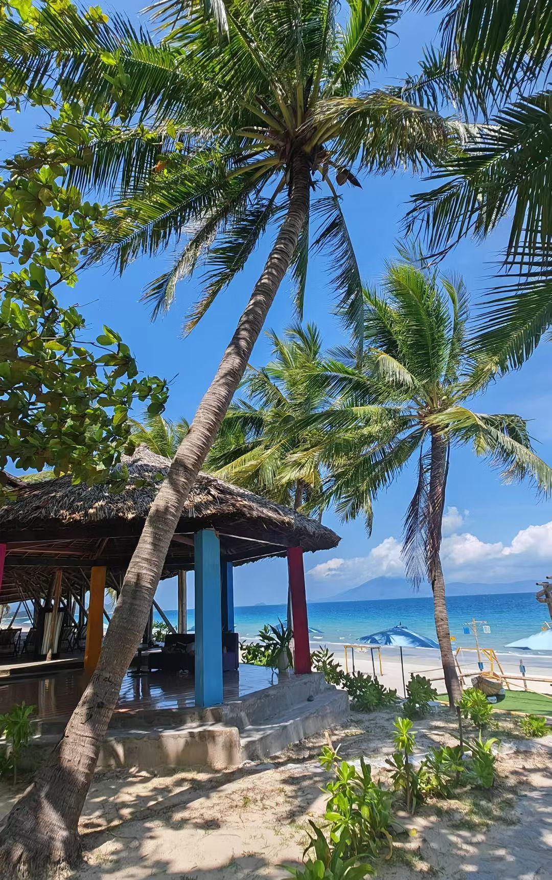 昨天是儿子上班第二周的第一天，领导安排他本周必须熟记工作到位八大标准：1、汇