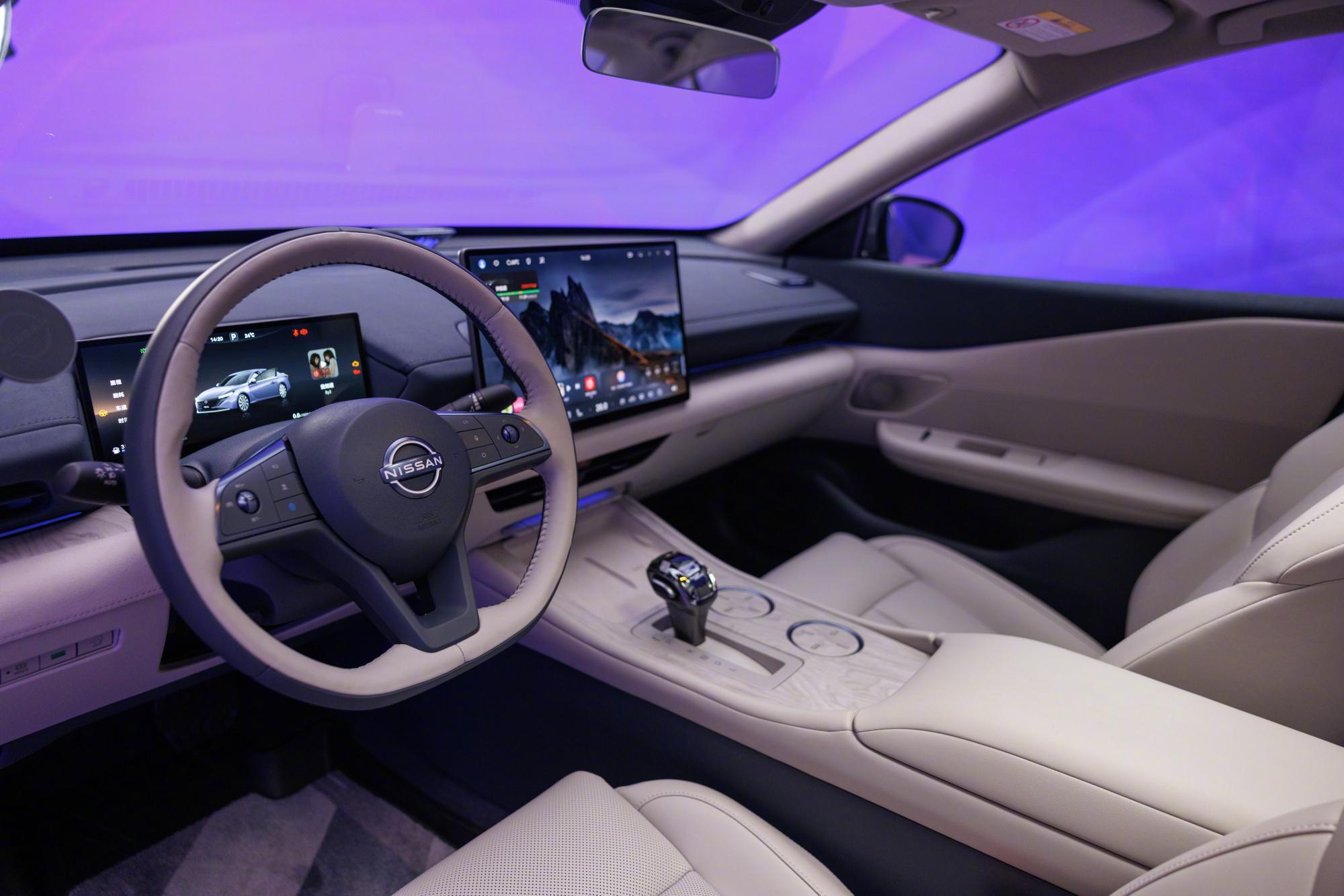 最近高频度看了很多车,对比起来,日产天籁这内饰设计在价位20万以下合资、自主品牌