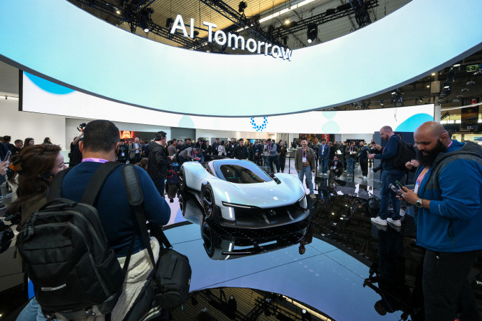 前段时间在巴塞罗那惊艳亮相的XiaomiVisionGT概念车，拿下了MWC