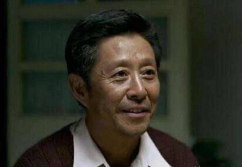 他恨了他一辈子，临死前才说：那十年的进口药，是我偷着买的。江德福捂着胸口骂王振