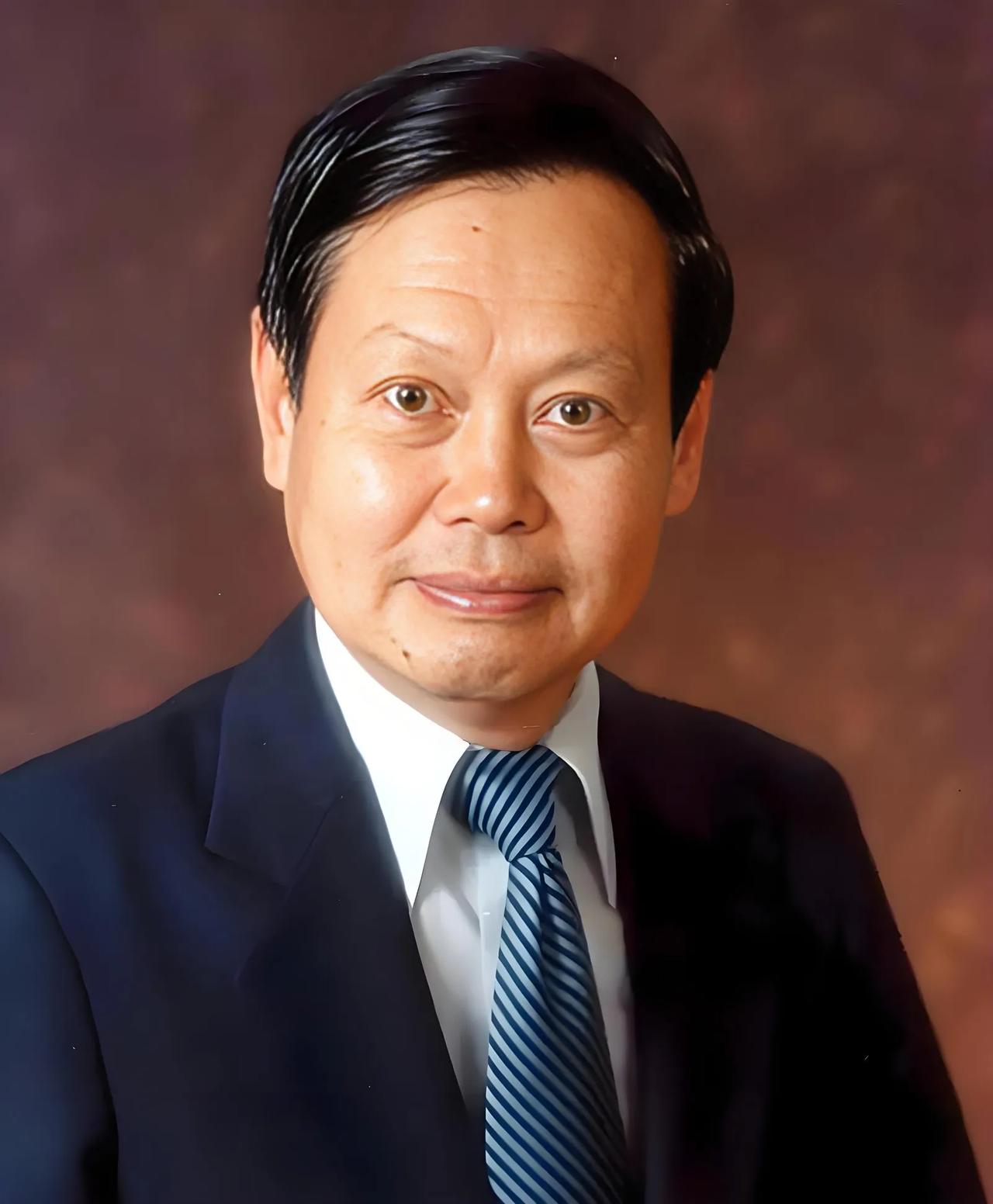 杨振宁说自己遗传了父亲的聪明智慧，遗传了母亲的长寿基因。100多岁了思维敏捷，见