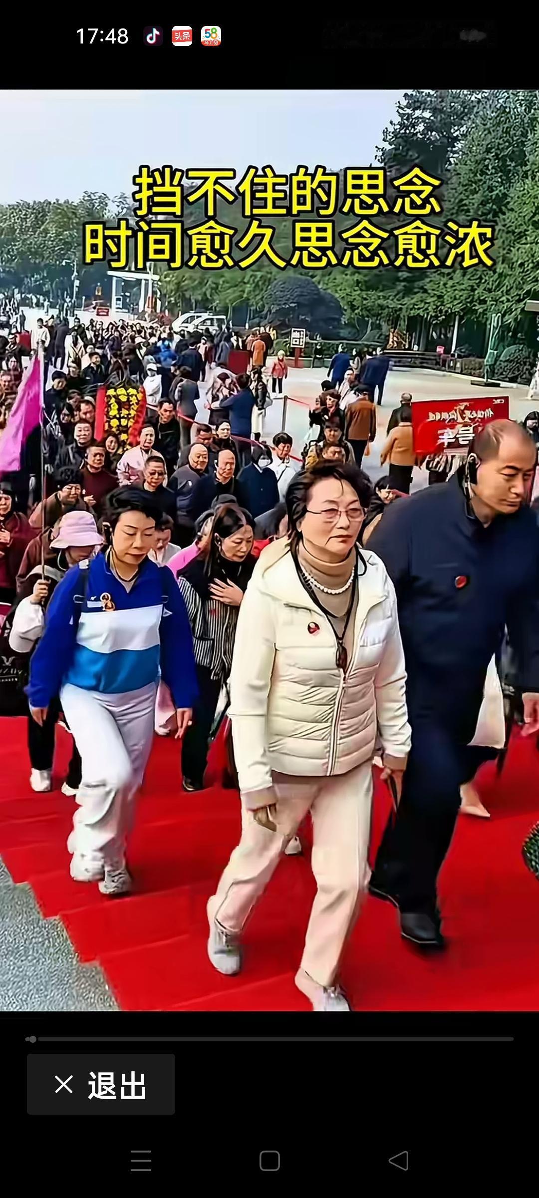 这是韶山毛主席铜像广场的画面，我最喜欢看这样的画面，每次看到毛主席铜像广场或者是