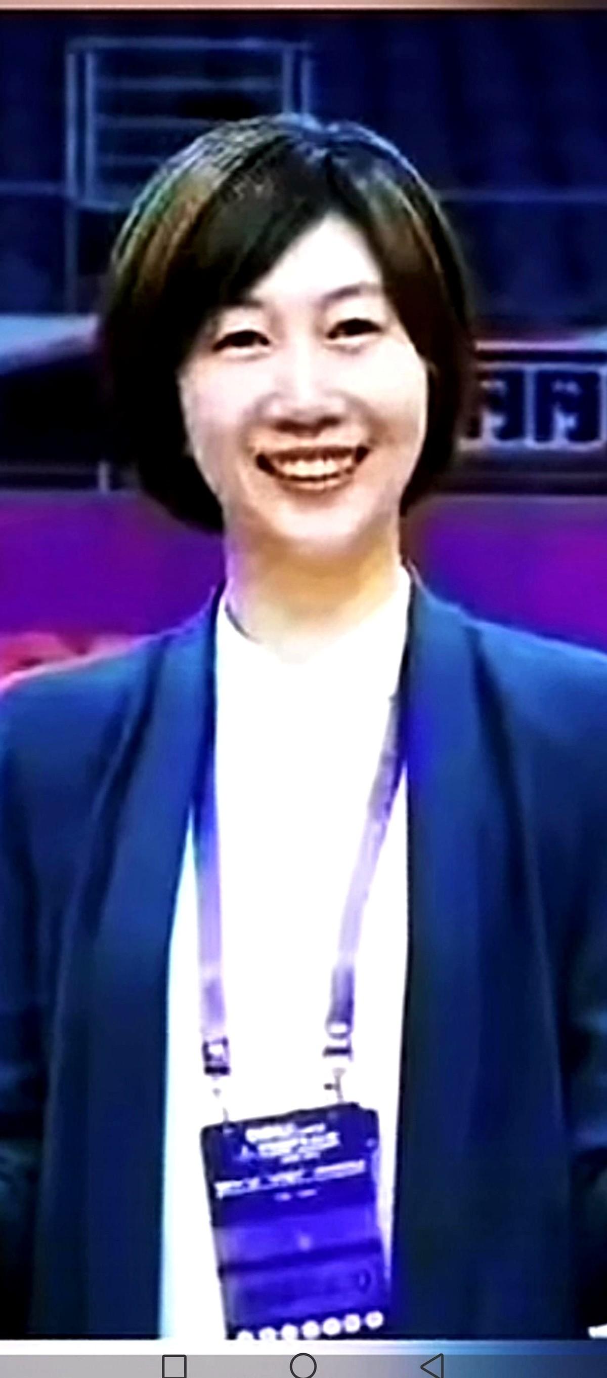 女排帅位悬着，球迷心里打鼓巴黎奥运不到两年，世界第六的排名像一盆冷水。排
