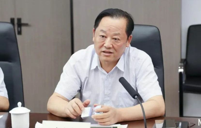 不到一个月时间，连续两任都江堰市市长先后被查。据成都市纪委监委消息，成都市金牛区