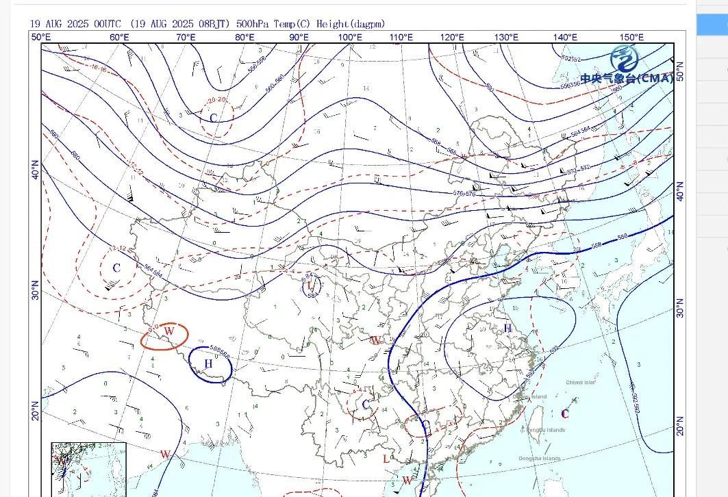 从今天的天气实况图来看，今天副热带高压终于没有和陆地高压联手了。但尽管如此，今