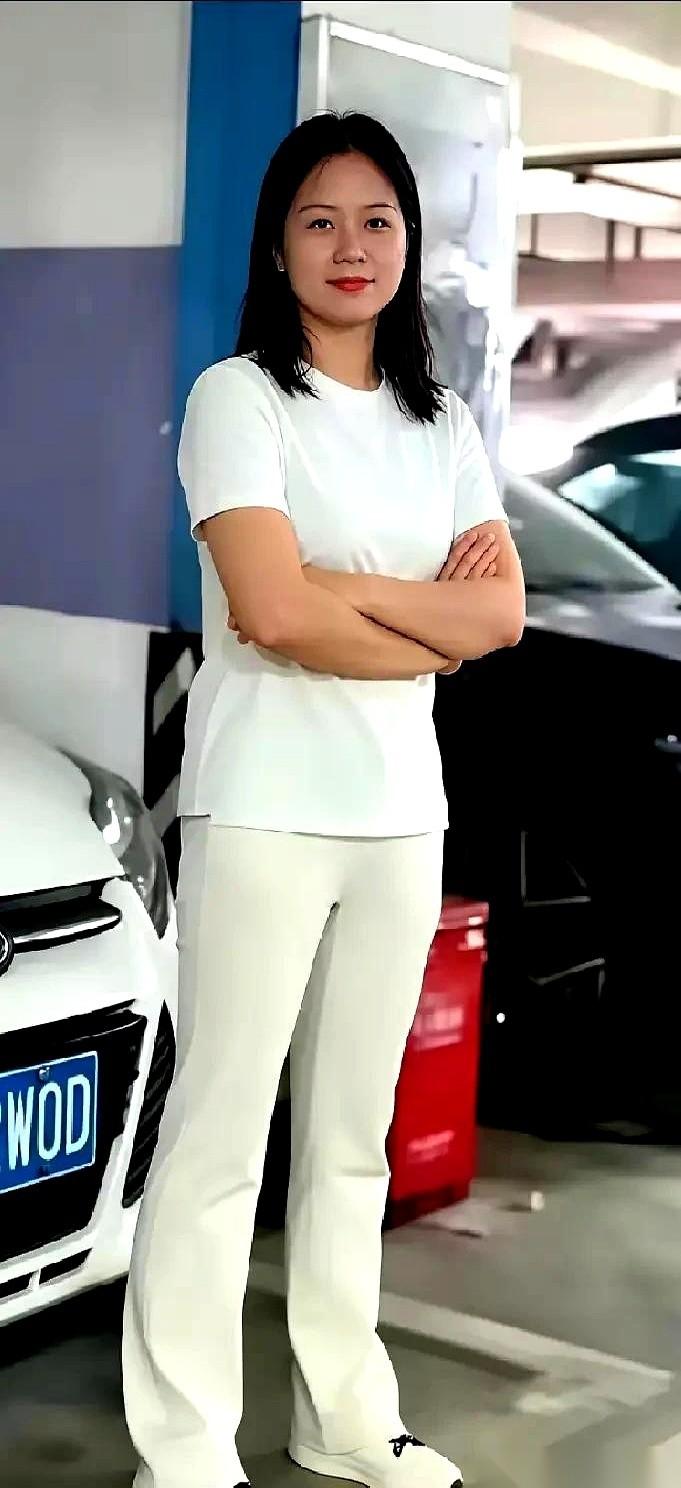 长沙占车位那事儿，结果出来了。女的被停职，这个没啥好说的，互联网求锤得锤，自作