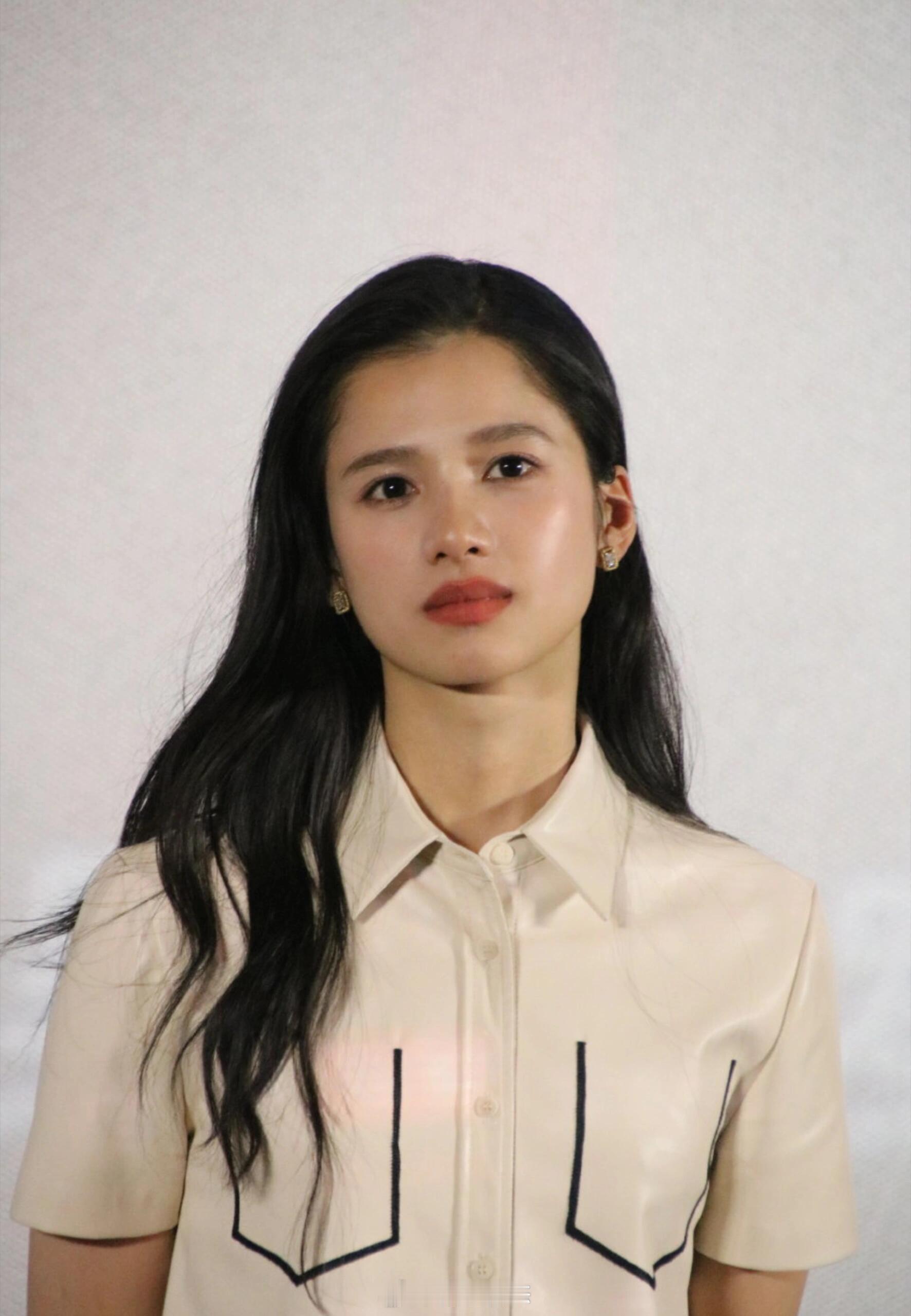 张婧仪无滤镜生图