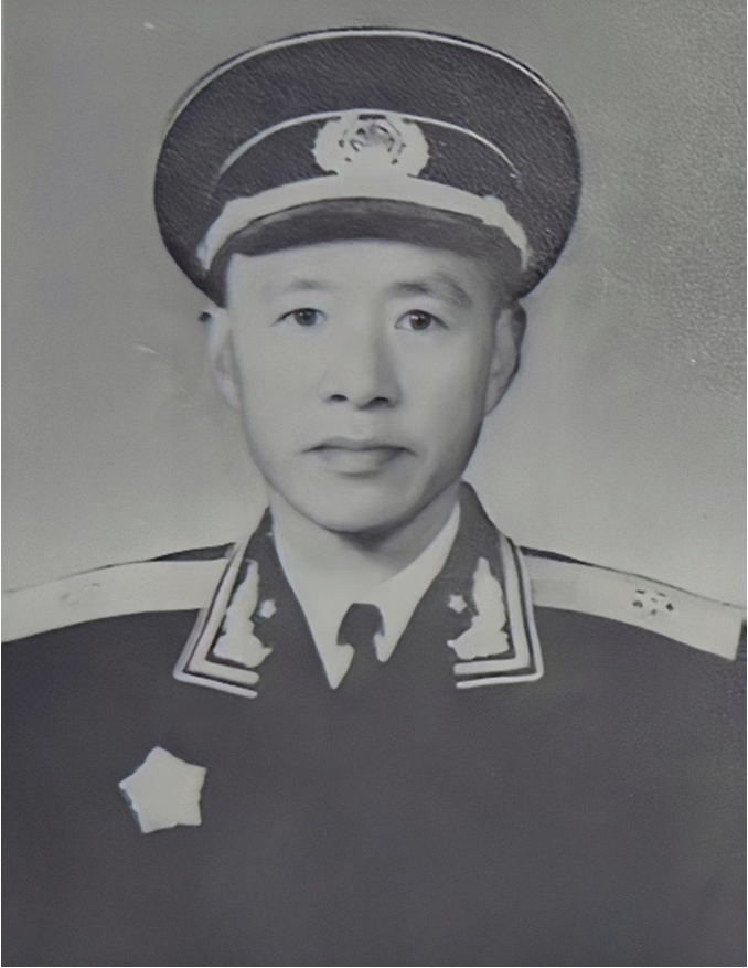 国民党军官林遵投诚后，想要当新中国海军司令，刘伯承怎么劝都不听，毛主席一句话就服