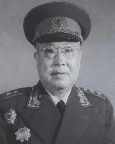 1946年，冀察纵队政委刘道生发现，司令员郭天民瞒着军区首长聂荣臻，将一万多本该