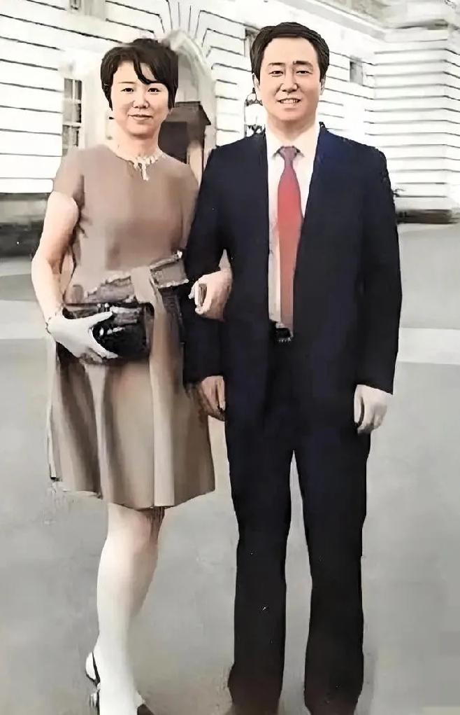 这下咱们可算是见识到了，许家印老婆丁玉梅在英国过的“苦日子”。英国法院直接发话，