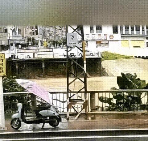 痛心！一招失误，满盘皆输！视频显示，8月19日，38岁东莞女子，一脚油门误操作