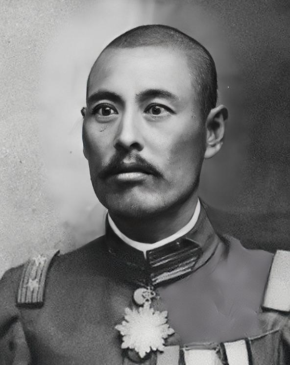 1927年，吴佩孚兵败，逃到邓县，部下劝于学忠将他驱逐，于学忠气坏了，说："谁敢