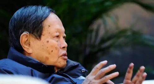 杨振宁把清华薪水和诺贝尔奖金全都捐了出去，当看到金额那一刻，才明白他有多伟大！
