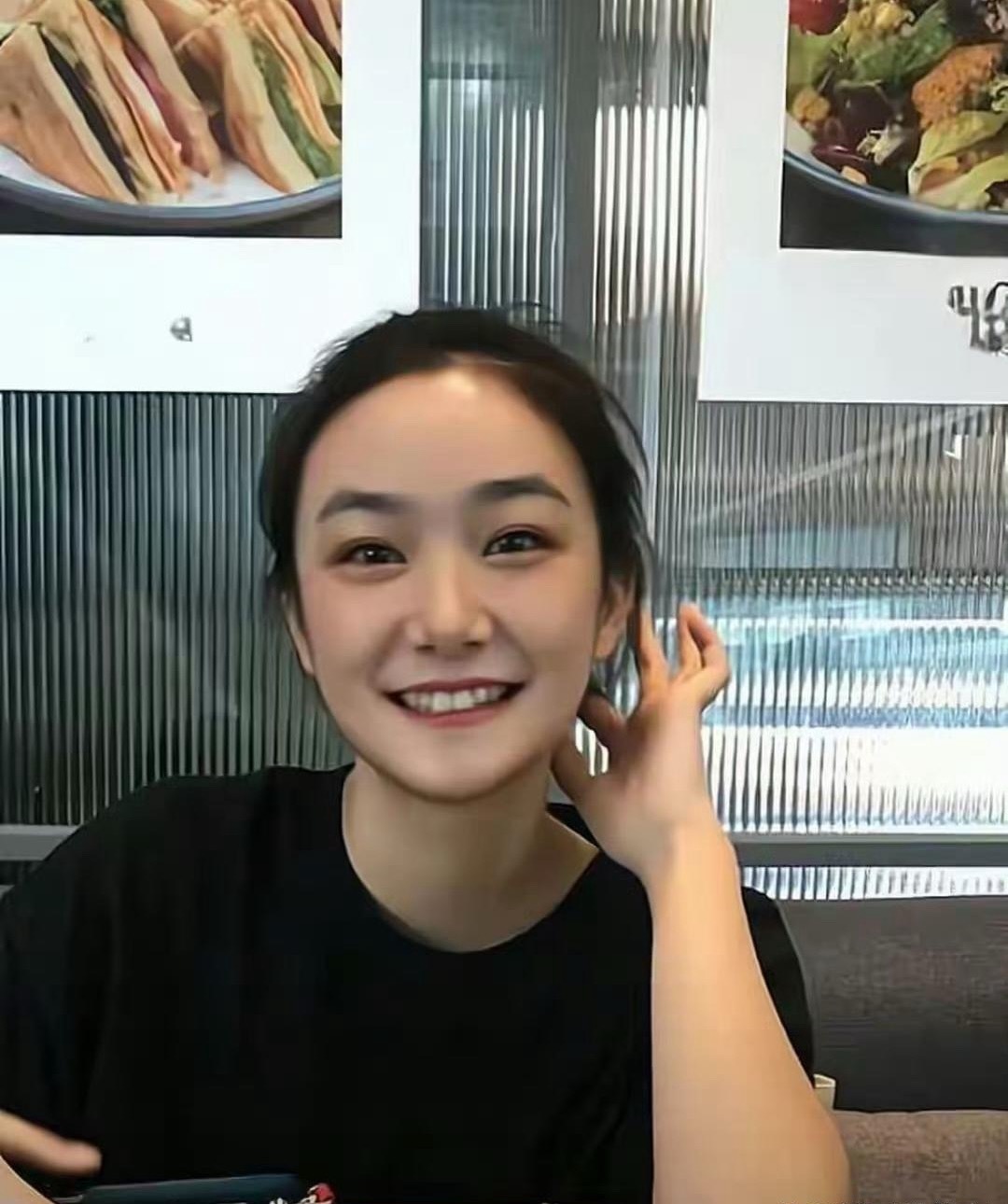 原来她就是孙俪亲妹妹，二人相差19岁，也是一演员，姐姐演啥她演啥