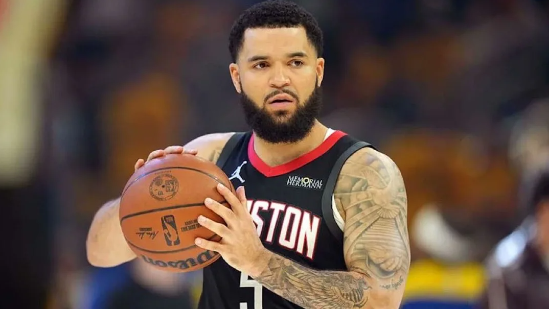 美媒Fullcourtpass更新社交媒体，转载记者KellyIko有关火箭的