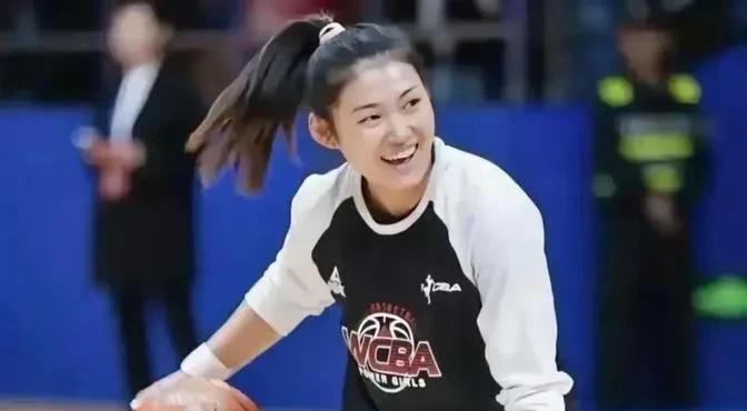 中国女篮外线被日本女篮三分投爆，都不用单场投进16个三分球的张敬一，宫鲁鸣的固执