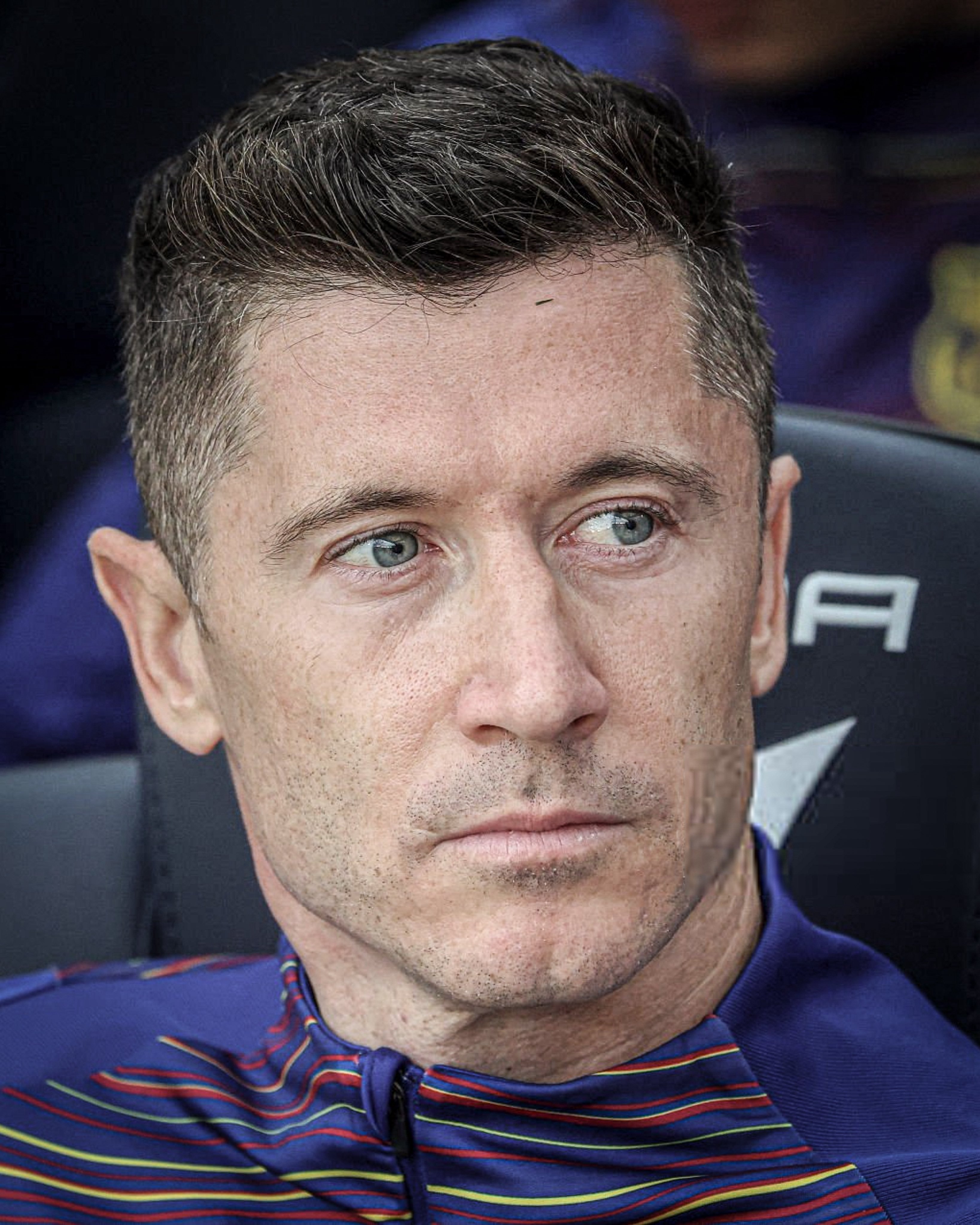 马卡报：巴塞罗那已向经纪人扎哈维告知莱万多夫斯基续约的条件：💶以其当前薪